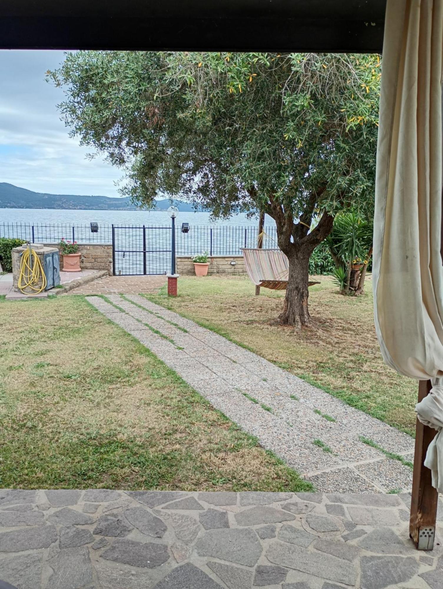 Independent Villa With Private Beach On The Lake Bracciano  Exterior foto